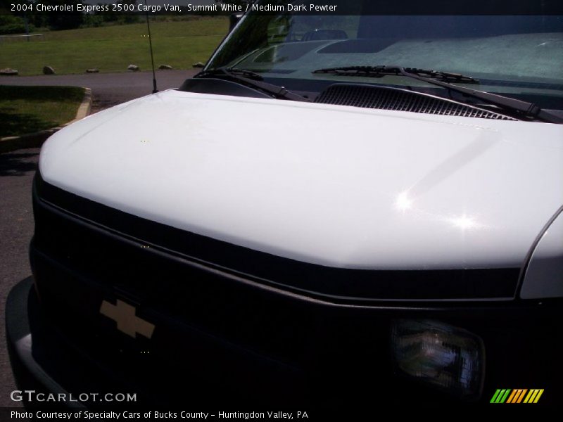 Summit White / Medium Dark Pewter 2004 Chevrolet Express 2500 Cargo Van