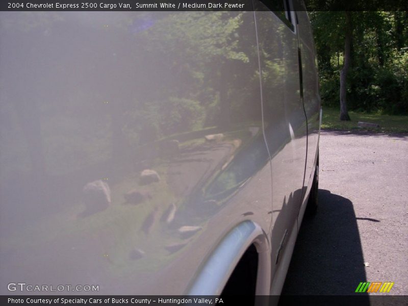 Summit White / Medium Dark Pewter 2004 Chevrolet Express 2500 Cargo Van