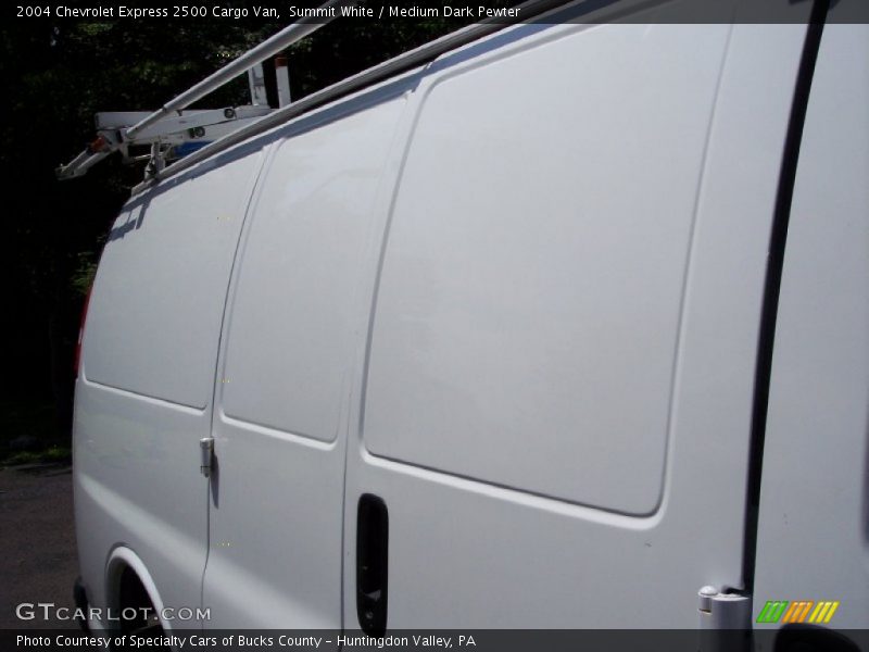 Summit White / Medium Dark Pewter 2004 Chevrolet Express 2500 Cargo Van