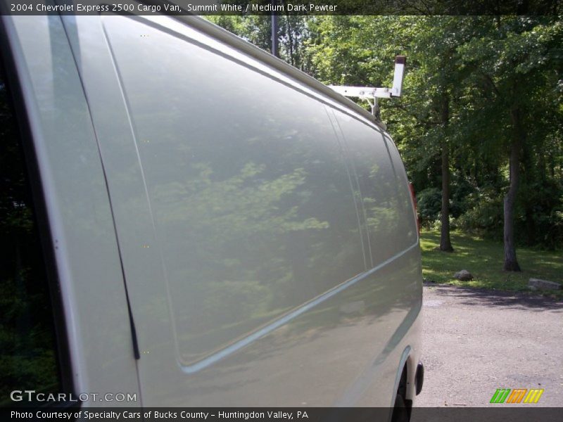 Summit White / Medium Dark Pewter 2004 Chevrolet Express 2500 Cargo Van