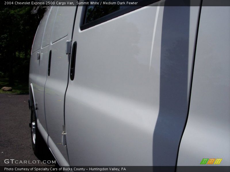 Summit White / Medium Dark Pewter 2004 Chevrolet Express 2500 Cargo Van