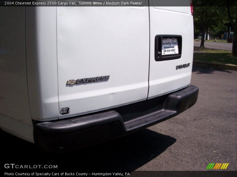 Summit White / Medium Dark Pewter 2004 Chevrolet Express 2500 Cargo Van