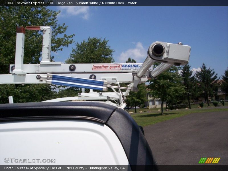 Summit White / Medium Dark Pewter 2004 Chevrolet Express 2500 Cargo Van