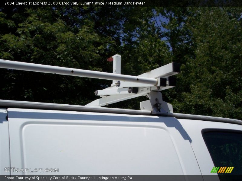 Summit White / Medium Dark Pewter 2004 Chevrolet Express 2500 Cargo Van