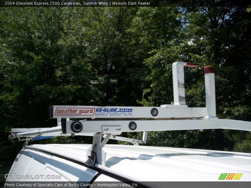 Summit White / Medium Dark Pewter 2004 Chevrolet Express 2500 Cargo Van