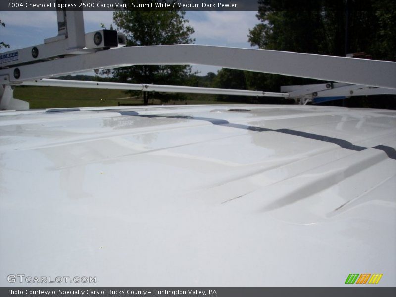 Summit White / Medium Dark Pewter 2004 Chevrolet Express 2500 Cargo Van