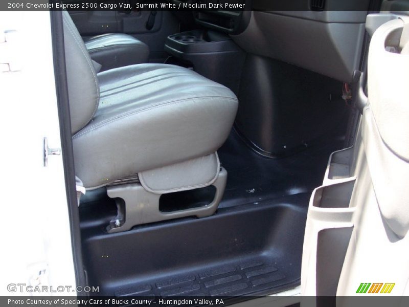 Summit White / Medium Dark Pewter 2004 Chevrolet Express 2500 Cargo Van