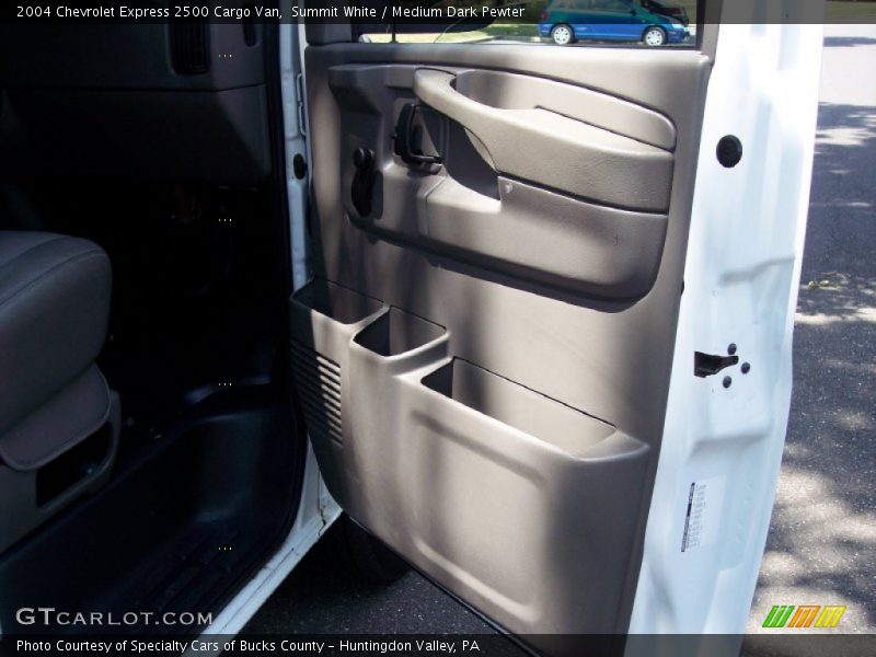 Summit White / Medium Dark Pewter 2004 Chevrolet Express 2500 Cargo Van