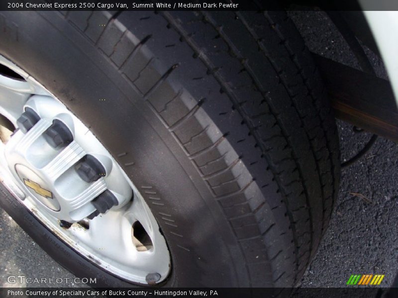 Summit White / Medium Dark Pewter 2004 Chevrolet Express 2500 Cargo Van