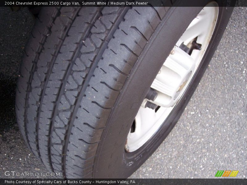Summit White / Medium Dark Pewter 2004 Chevrolet Express 2500 Cargo Van