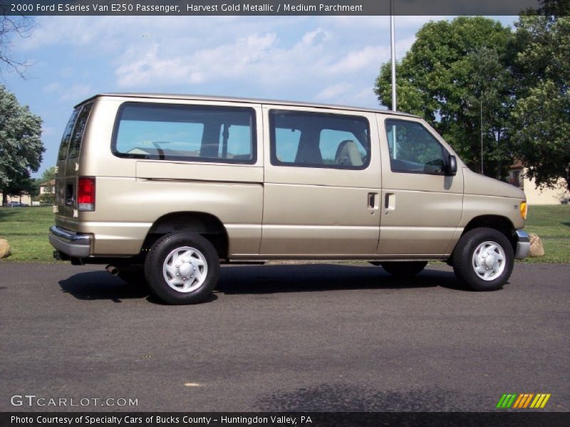 Harvest Gold Metallic / Medium Parchment 2000 Ford E Series Van E250 Passenger