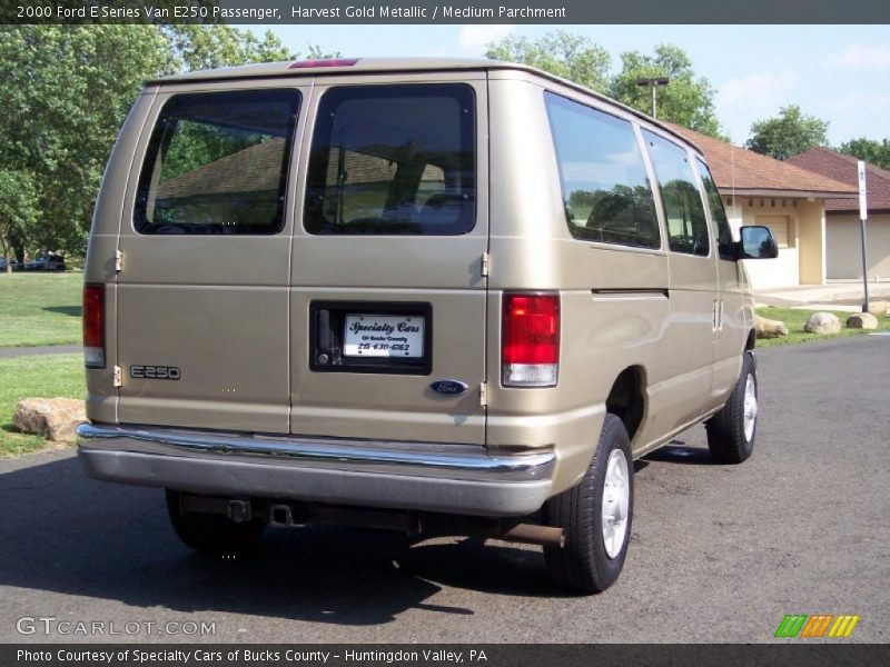 Harvest Gold Metallic / Medium Parchment 2000 Ford E Series Van E250 Passenger