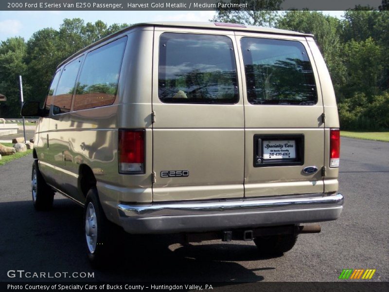 Harvest Gold Metallic / Medium Parchment 2000 Ford E Series Van E250 Passenger