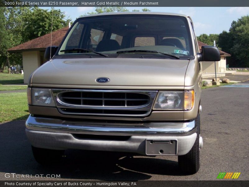 Harvest Gold Metallic / Medium Parchment 2000 Ford E Series Van E250 Passenger