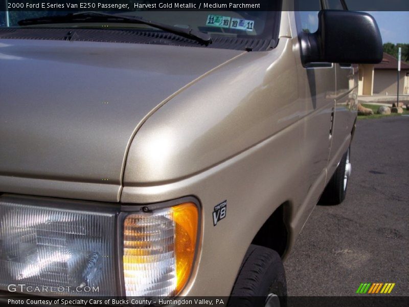 Harvest Gold Metallic / Medium Parchment 2000 Ford E Series Van E250 Passenger