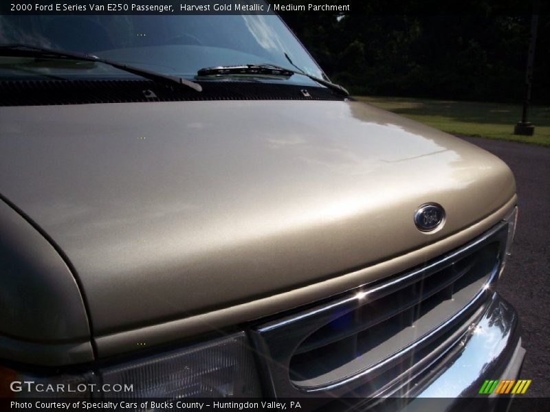 Harvest Gold Metallic / Medium Parchment 2000 Ford E Series Van E250 Passenger