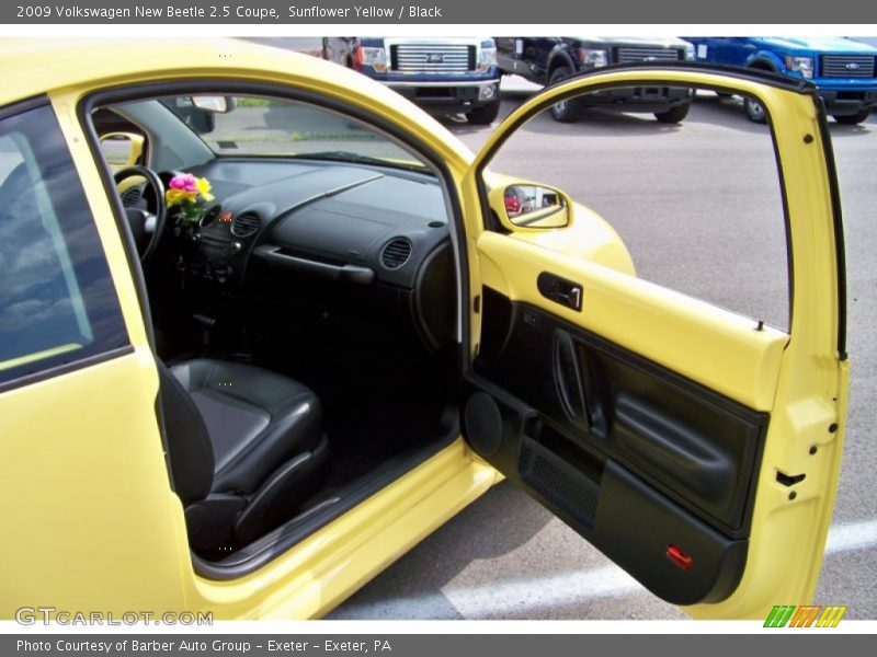 Sunflower Yellow / Black 2009 Volkswagen New Beetle 2.5 Coupe