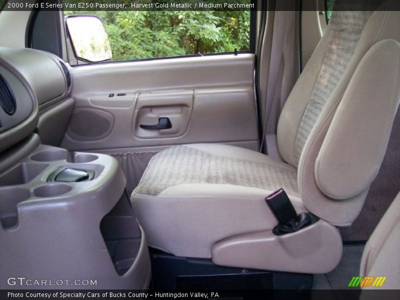 Harvest Gold Metallic / Medium Parchment 2000 Ford E Series Van E250 Passenger