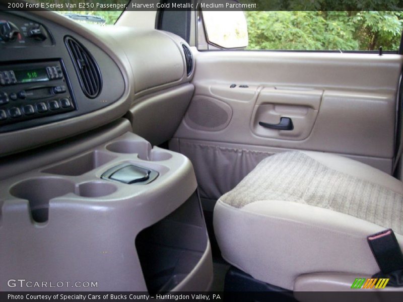 Harvest Gold Metallic / Medium Parchment 2000 Ford E Series Van E250 Passenger