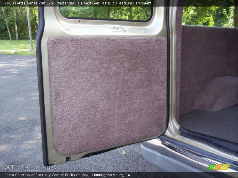 Harvest Gold Metallic / Medium Parchment 2000 Ford E Series Van E250 Passenger