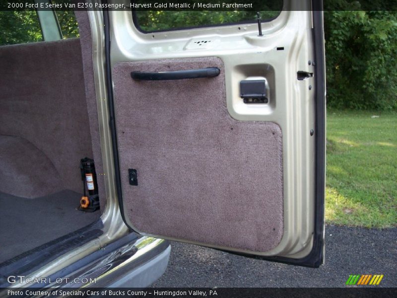 Harvest Gold Metallic / Medium Parchment 2000 Ford E Series Van E250 Passenger