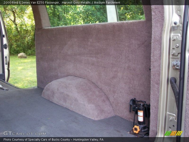 Harvest Gold Metallic / Medium Parchment 2000 Ford E Series Van E250 Passenger