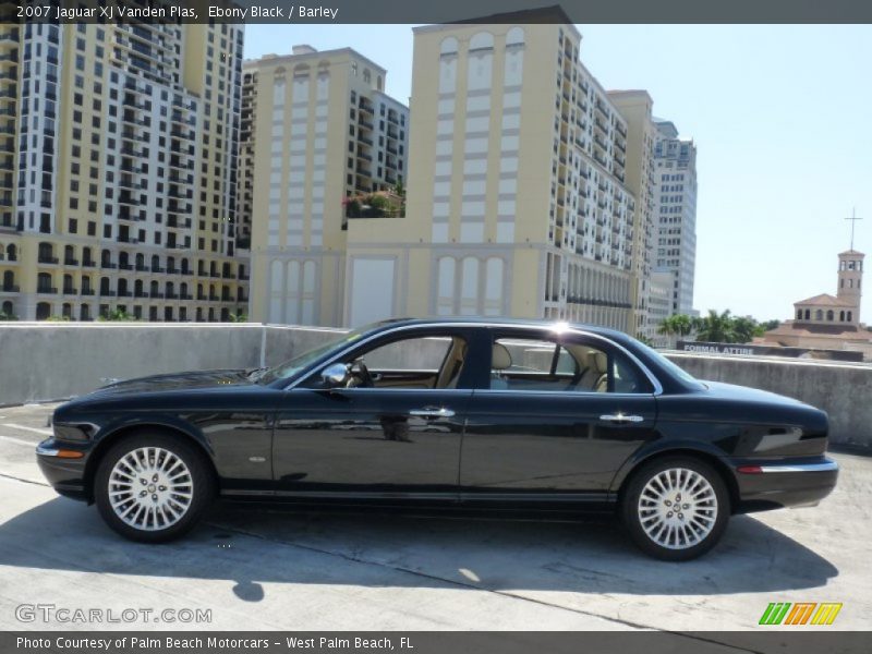 Ebony Black / Barley 2007 Jaguar XJ Vanden Plas