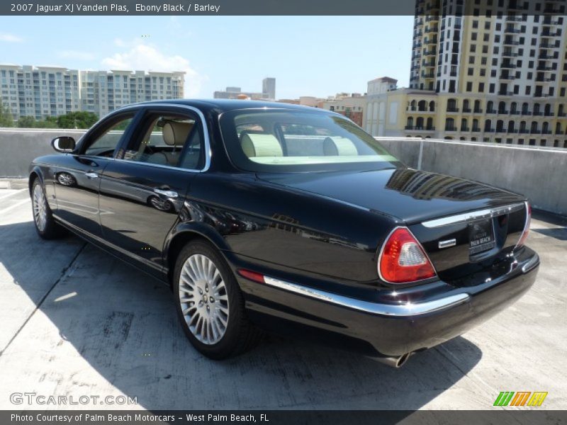 Ebony Black / Barley 2007 Jaguar XJ Vanden Plas