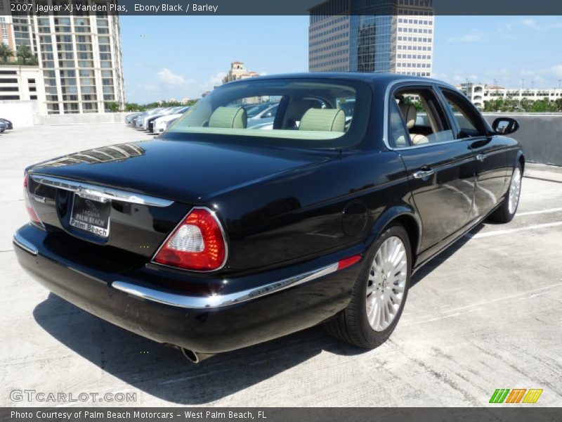 Ebony Black / Barley 2007 Jaguar XJ Vanden Plas