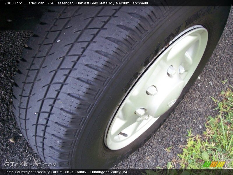 Harvest Gold Metallic / Medium Parchment 2000 Ford E Series Van E250 Passenger