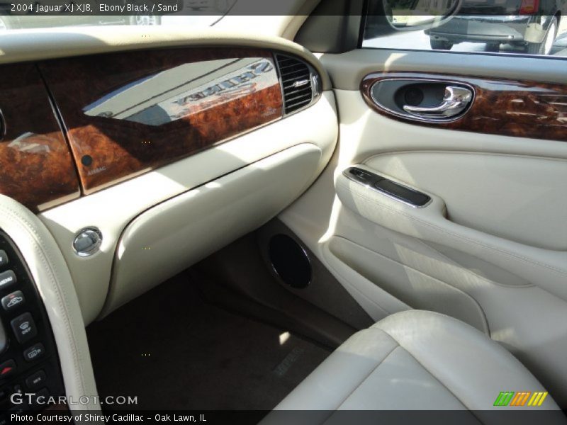 Ebony Black / Sand 2004 Jaguar XJ XJ8