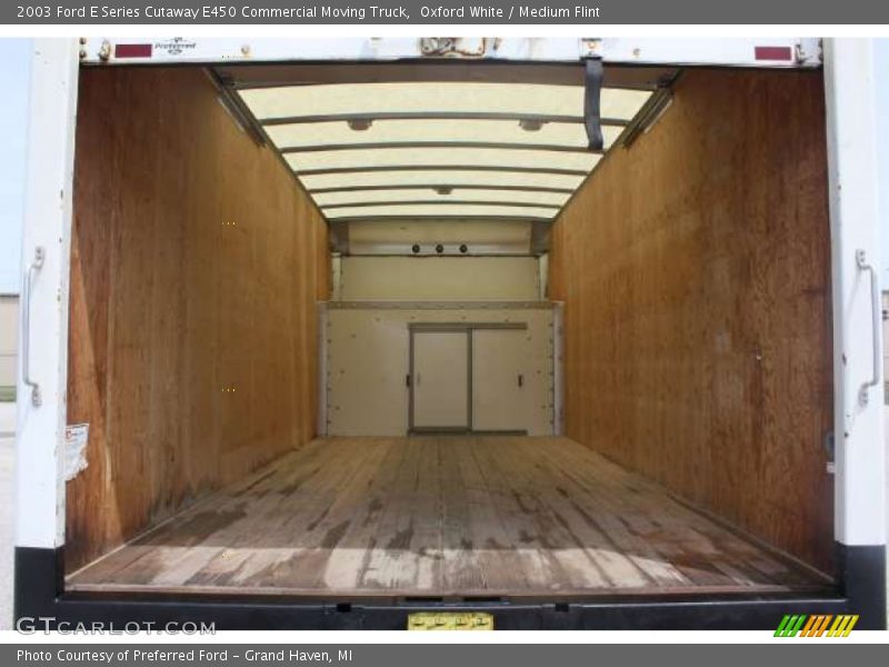  2003 E Series Cutaway E450 Commercial Moving Truck Trunk