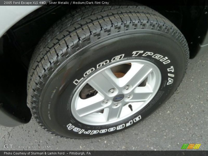 Silver Metallic / Medium/Dark Flint Grey 2005 Ford Escape XLS 4WD