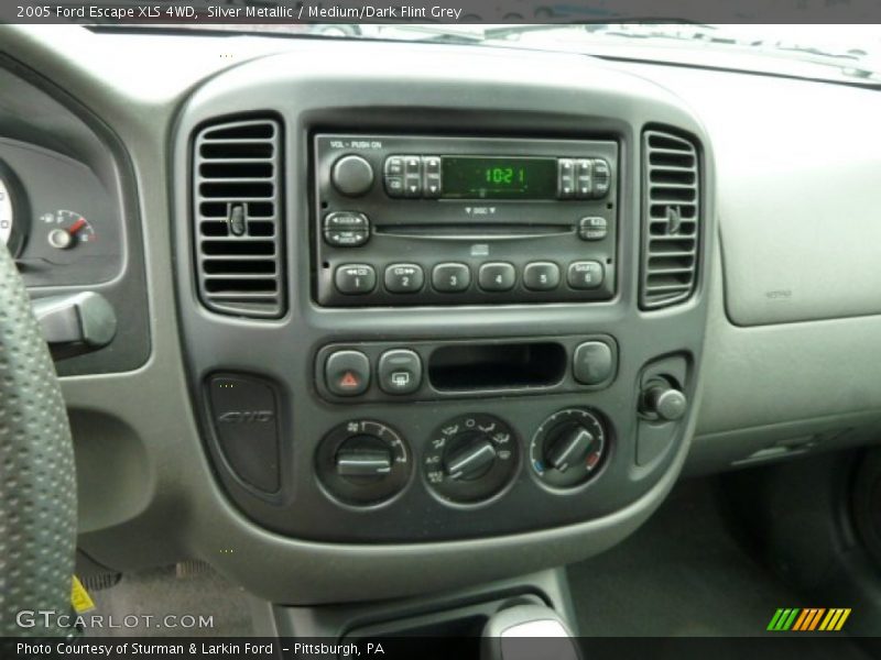 Silver Metallic / Medium/Dark Flint Grey 2005 Ford Escape XLS 4WD