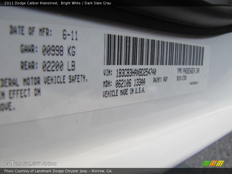 Bright White / Dark Slate Gray 2011 Dodge Caliber Mainstreet