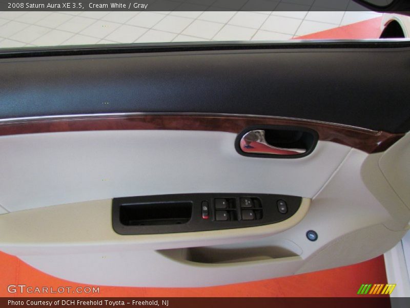 Cream White / Gray 2008 Saturn Aura XE 3.5