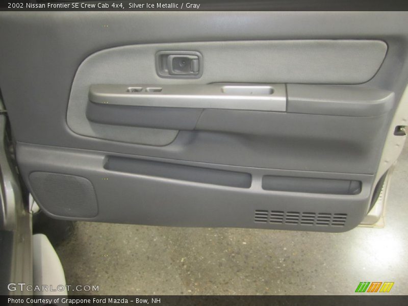 Silver Ice Metallic / Gray 2002 Nissan Frontier SE Crew Cab 4x4