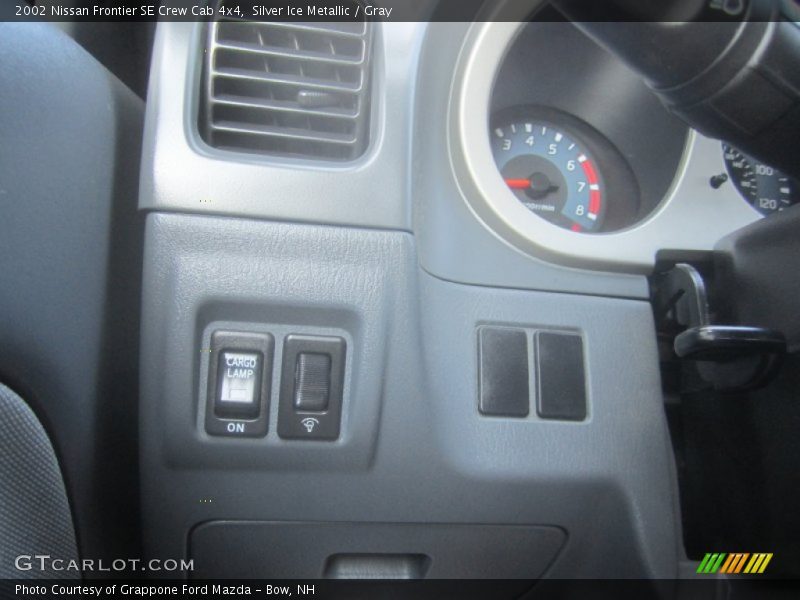 Silver Ice Metallic / Gray 2002 Nissan Frontier SE Crew Cab 4x4