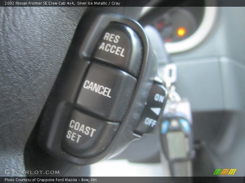 Silver Ice Metallic / Gray 2002 Nissan Frontier SE Crew Cab 4x4