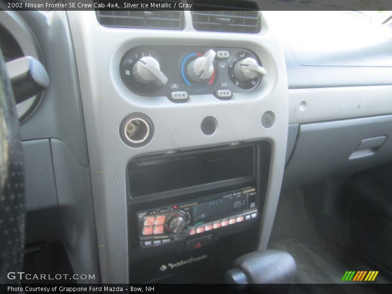 Silver Ice Metallic / Gray 2002 Nissan Frontier SE Crew Cab 4x4