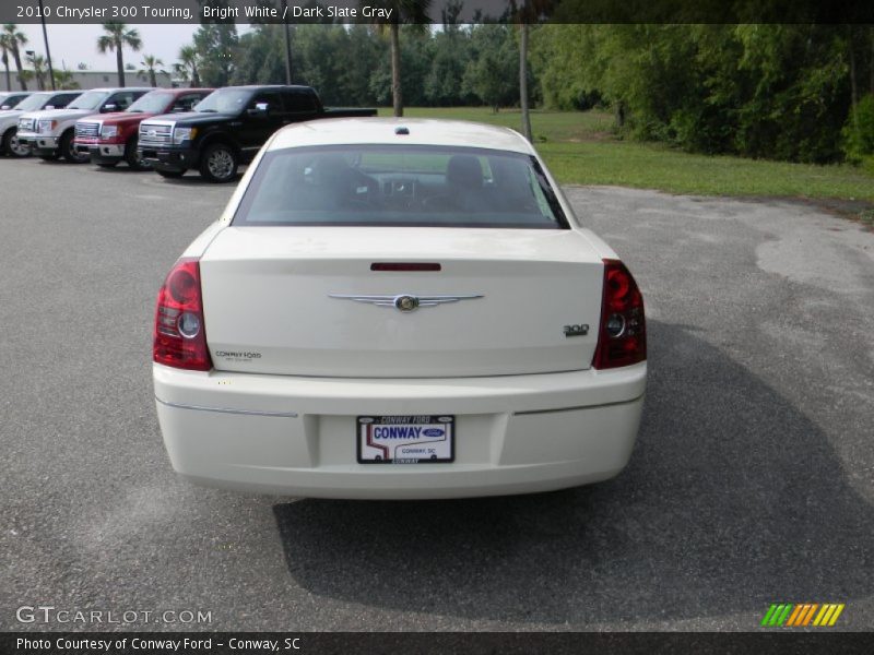 Bright White / Dark Slate Gray 2010 Chrysler 300 Touring