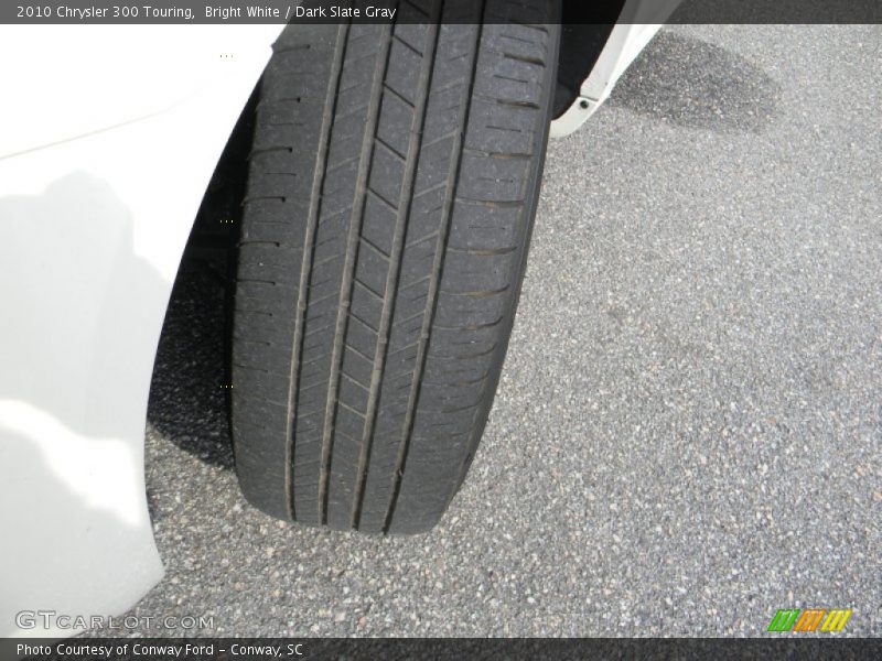 Bright White / Dark Slate Gray 2010 Chrysler 300 Touring