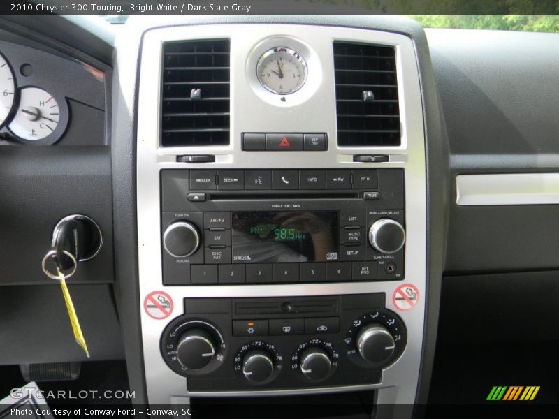 Bright White / Dark Slate Gray 2010 Chrysler 300 Touring