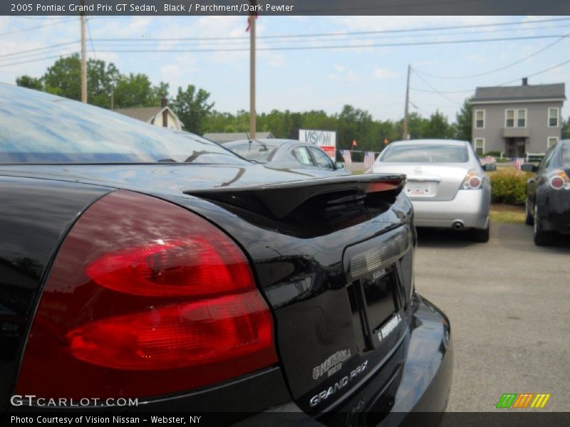 Black / Parchment/Dark Pewter 2005 Pontiac Grand Prix GT Sedan