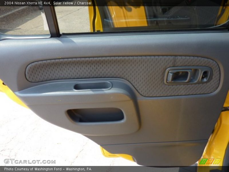 Solar Yellow / Charcoal 2004 Nissan Xterra XE 4x4