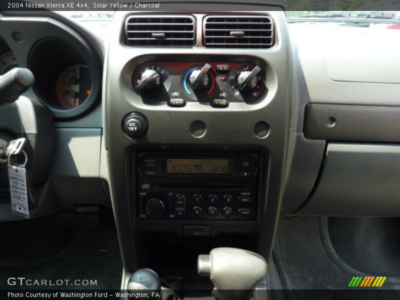 Solar Yellow / Charcoal 2004 Nissan Xterra XE 4x4