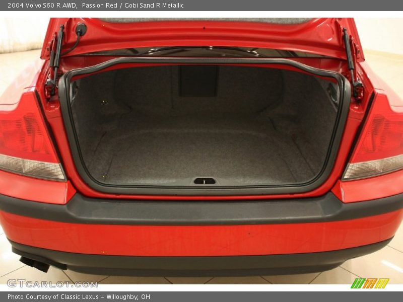  2004 S60 R AWD Trunk