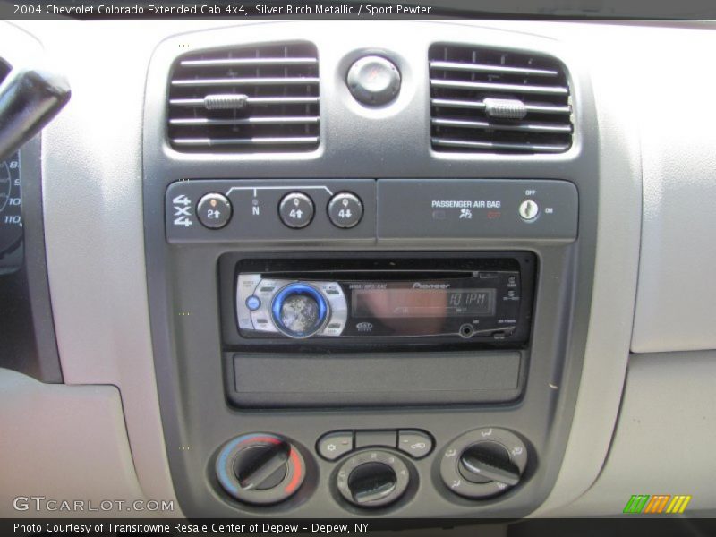 Silver Birch Metallic / Sport Pewter 2004 Chevrolet Colorado Extended Cab 4x4
