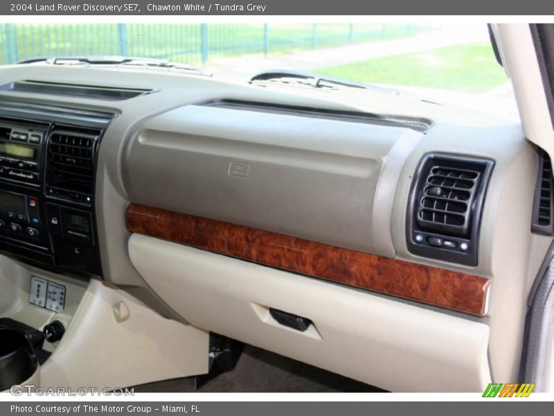 Chawton White / Tundra Grey 2004 Land Rover Discovery SE7