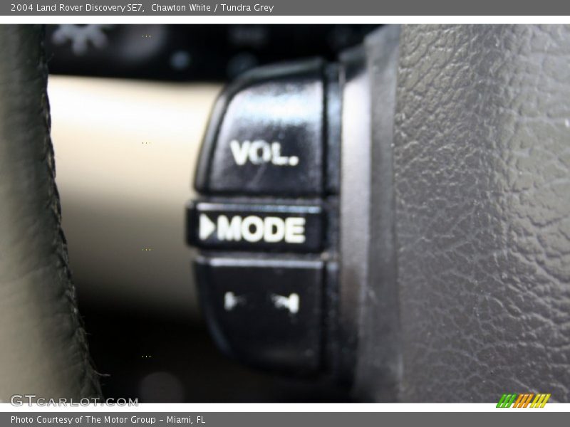 Chawton White / Tundra Grey 2004 Land Rover Discovery SE7